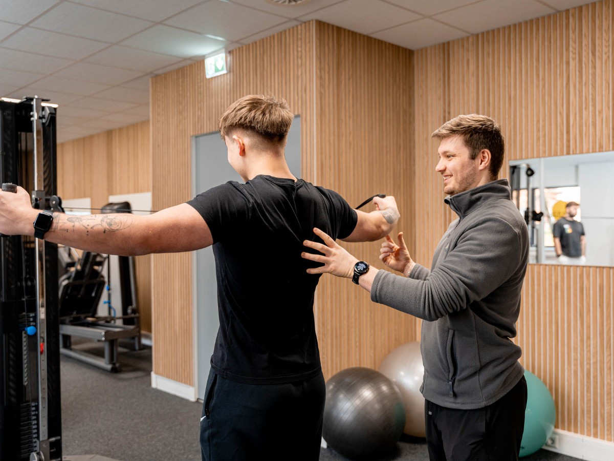 Physiotherapeutische Betreuung beim Training im betrieblichen Gesundheitsmanagement