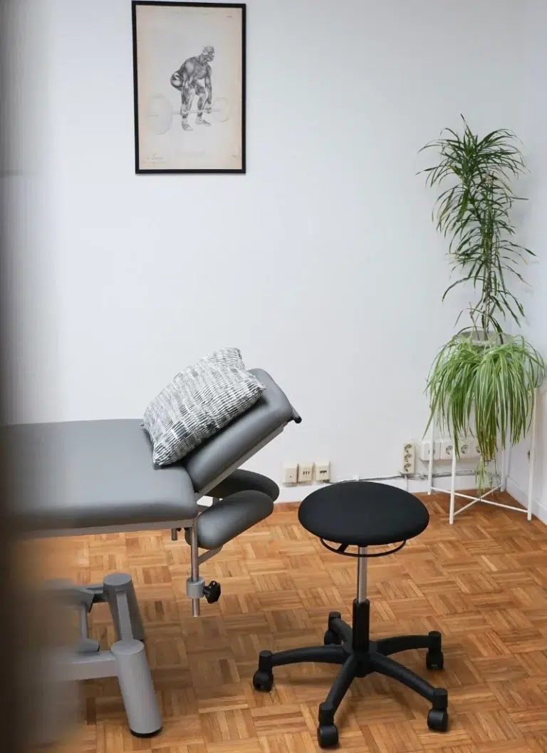 Freundliches Behandlungszimmer in der Physiotherapiepraxis Rülzheim