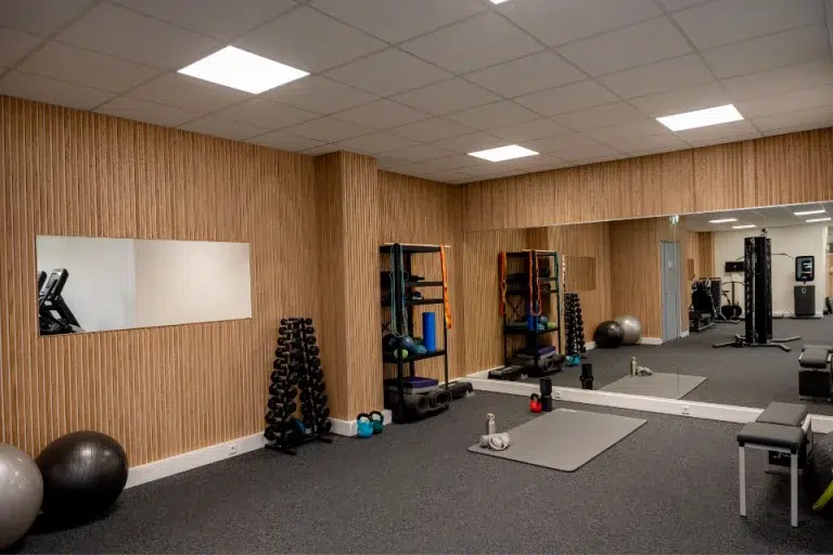 Moderner Behandlungsraum für Physiotherapie in Hagenbach